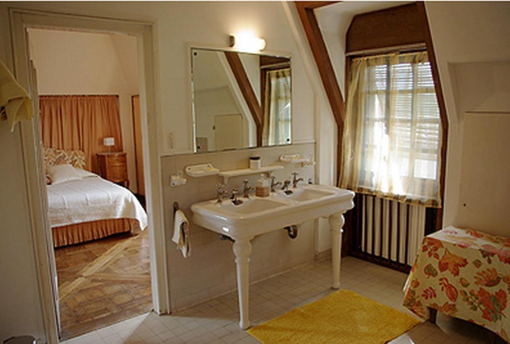 Le Logis D'Arniere Bed & Breakfast Saint Cyr-sous-Dourdan Ruang foto